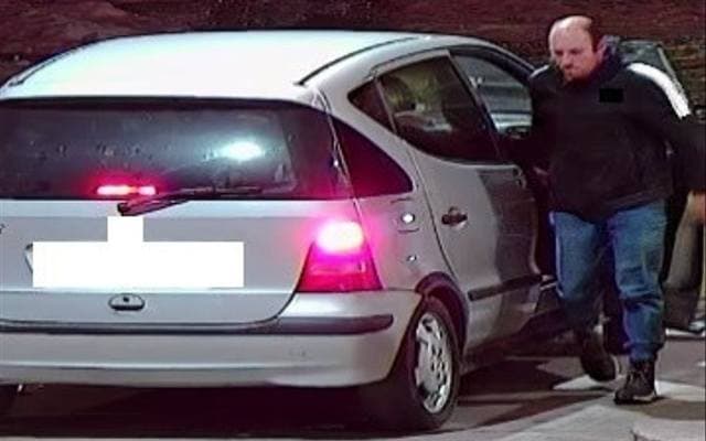 Na skradzionych "blachach" tankowali do pełna i uciekali. Policja publikuje nowe zdjęcia poszukiwanych. Znasz kogoś?