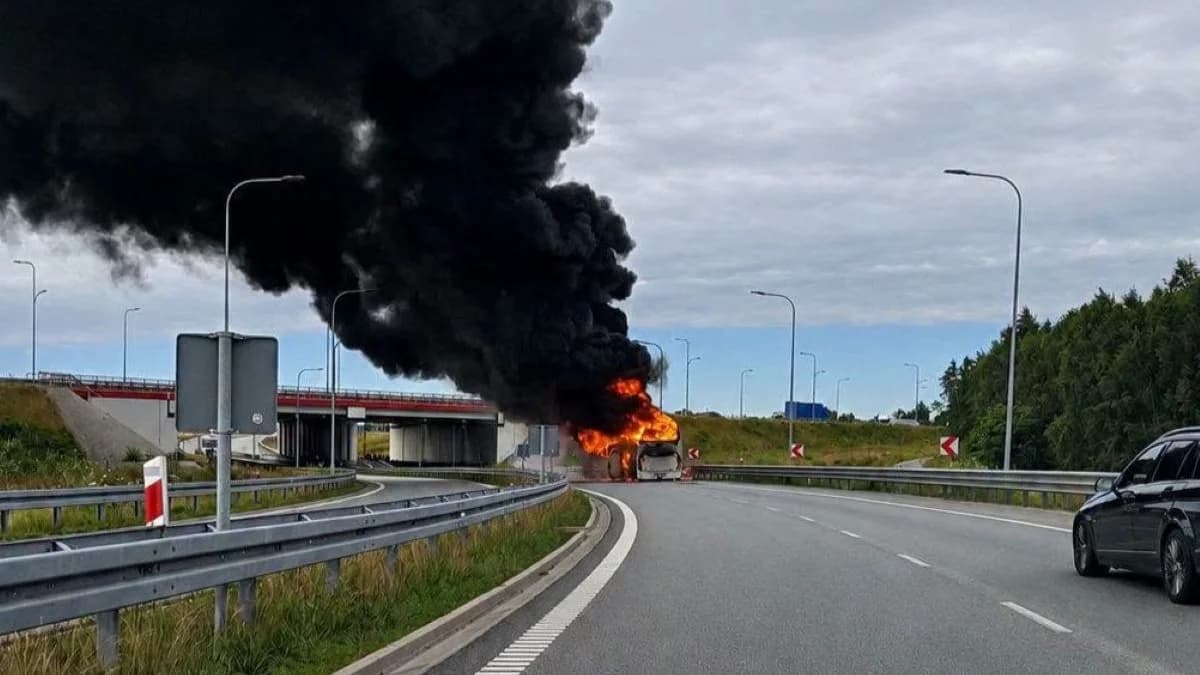 Na sygnalePożar autokaru na A1 w woj. łódzkim!