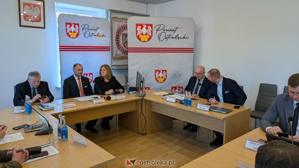 Na żywo ze Starostwa Powiatowego. Zobacz, czym zajmują się dziś radni