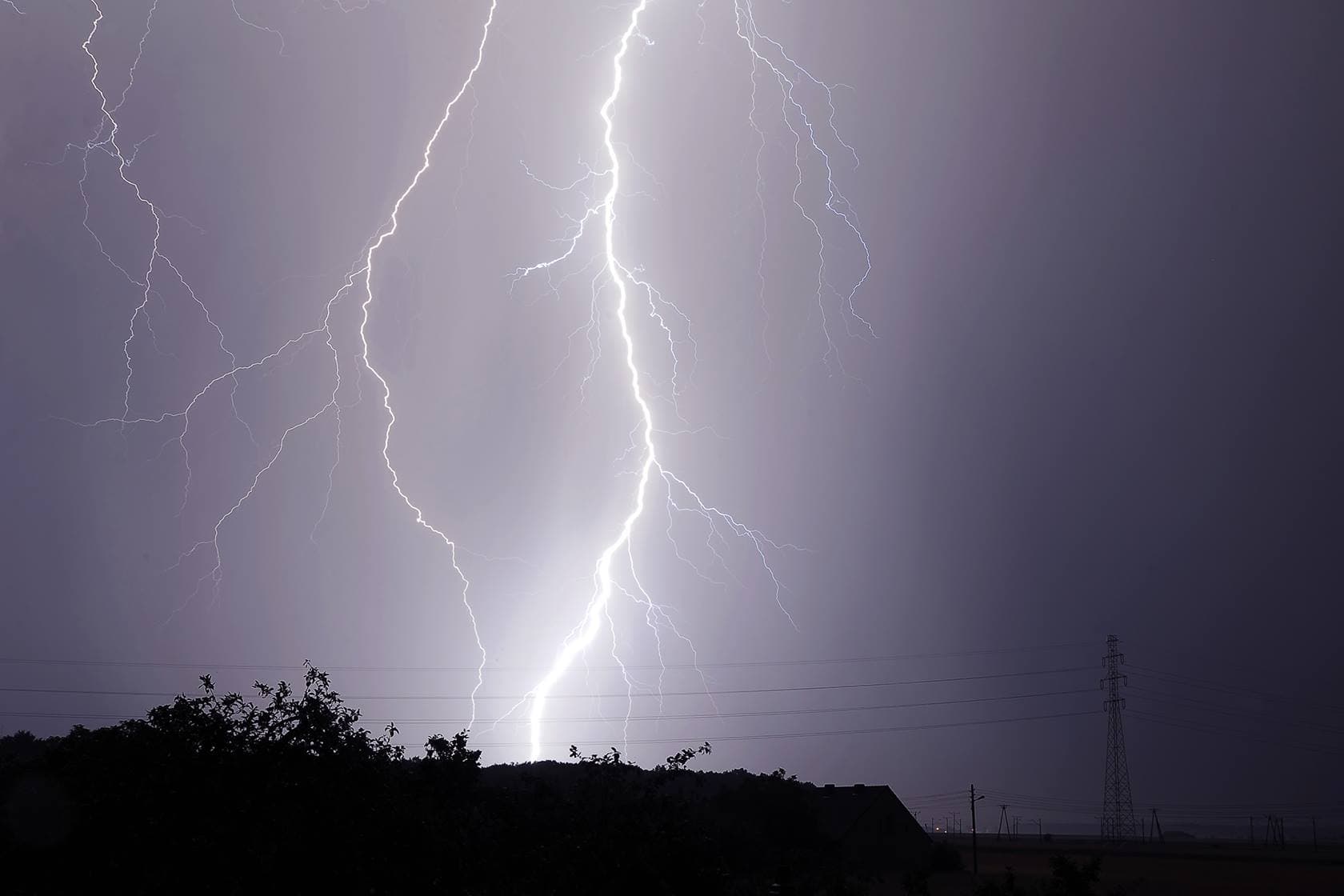 Nadchodzą burze i upały. Może być groźnie już w piątek