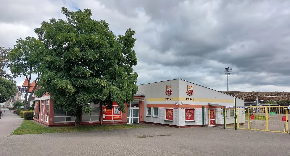 Nagły zwrot akcji w Chojnicach: Rezygnacja klubu otwiera drzwi dla zapomnianych
