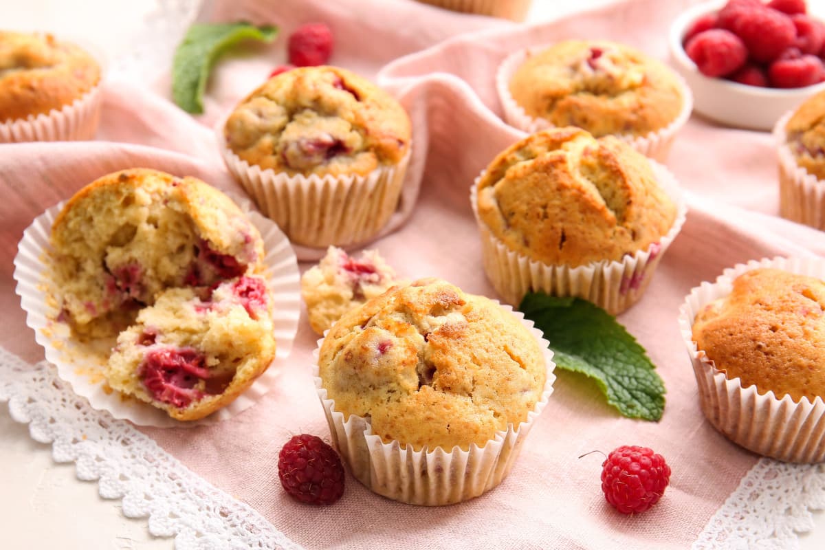 Najprostszy przepis na muffinki z malinami. Puszyste, wilgotne i obłędnie pyszne