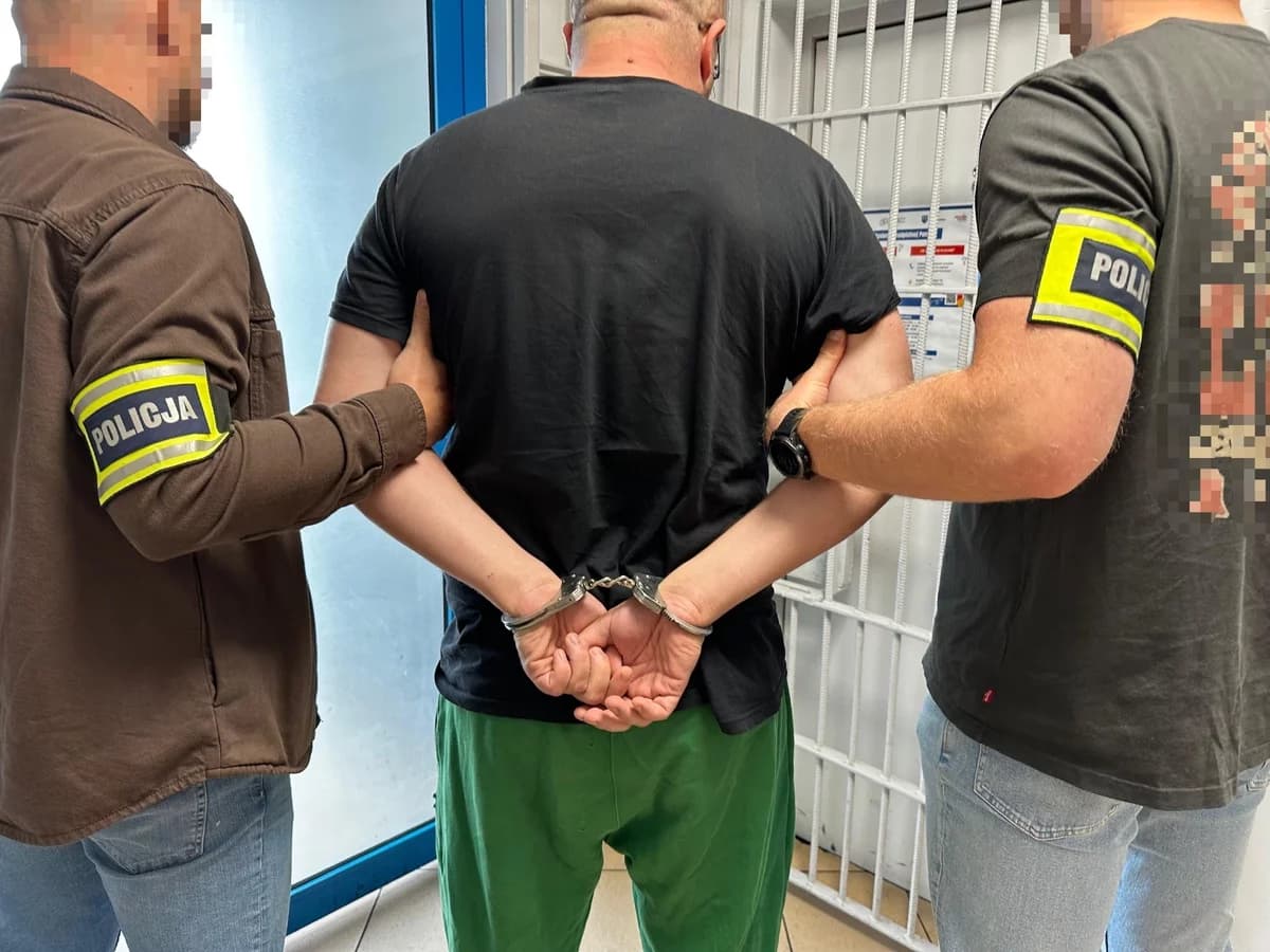 Nalot policji na mieszkanie w regionie. Dwie osoby zatrzymane