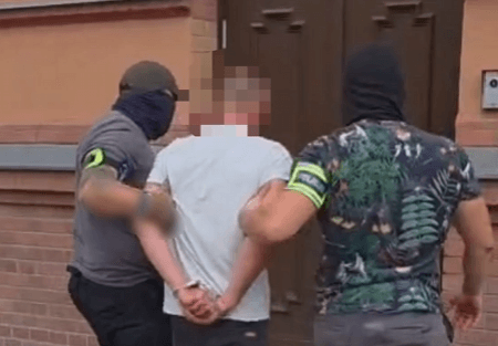 Napad z bronią na firmę. Związał ochroniarza i ukradł szafę pancerną