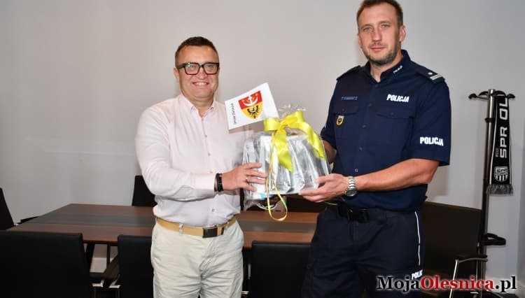 Narotesty dla mundurowych. Prezent gminy dla oleśnickiej policji