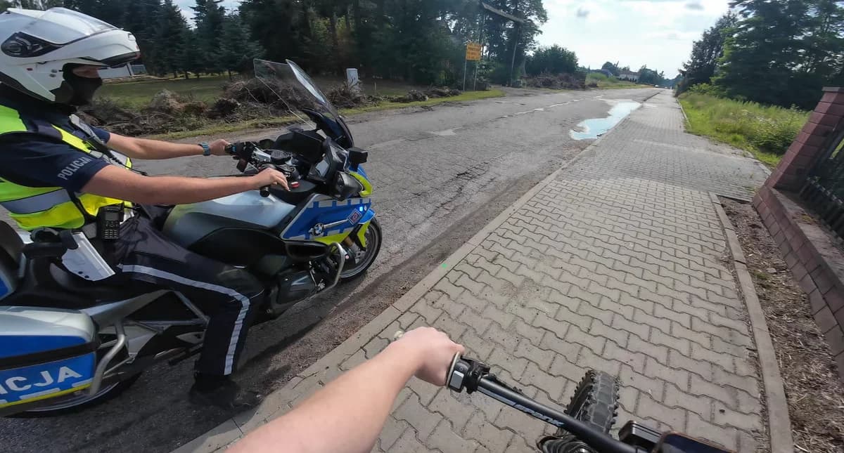 Nastolatek uciekał przed policją. Wszystko nagrywał kamerą