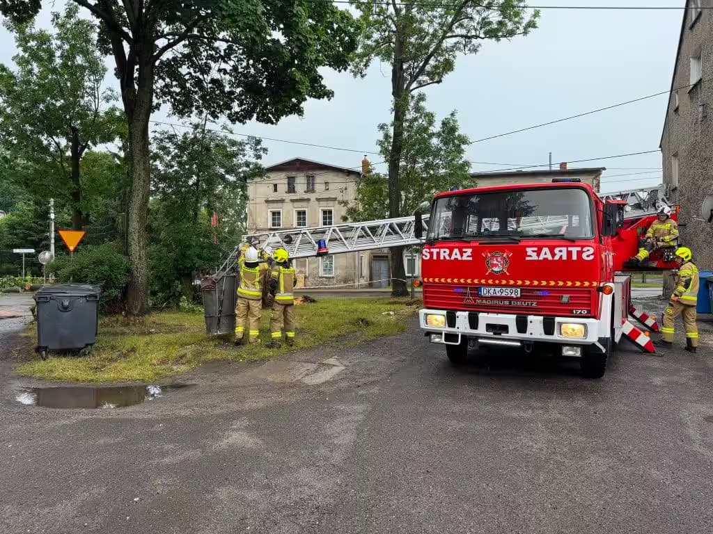 Nawałnica na Dolnym Śląsku. Strażacy liczą setki interwencji, są ostrzeżenia na środę