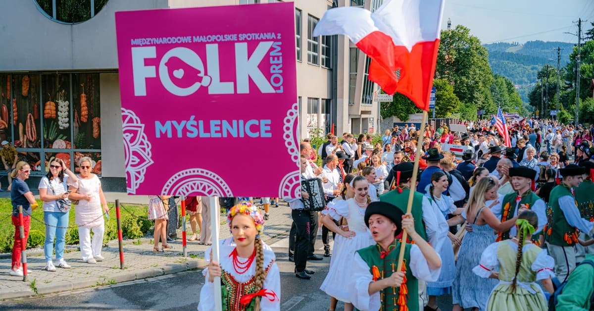 Nawet ulewa nie zatrzymała Festiwalu. 12. Międzynarodowe Małopolskie Spotkania z Folklorem dobiegły końca