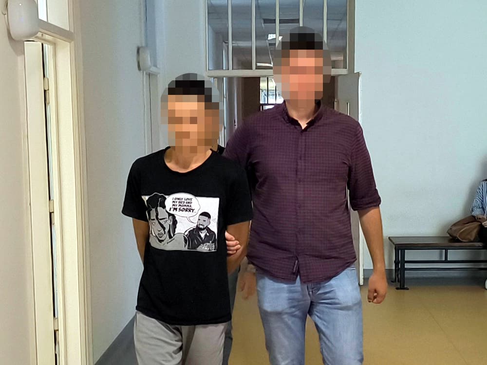 Nawoływał do popełnienia przestępstwa i znieważał uczestników marszu. Został zatrzymany przez policjantów