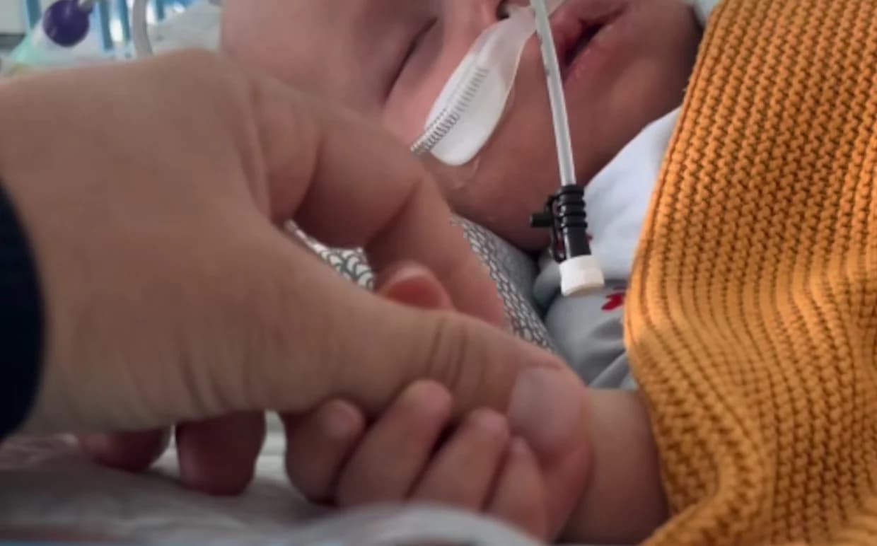 "Nie przegramy tej walki"! Mały Leoś po przeszczepie szpiku. Trwa walka z powikłaniami