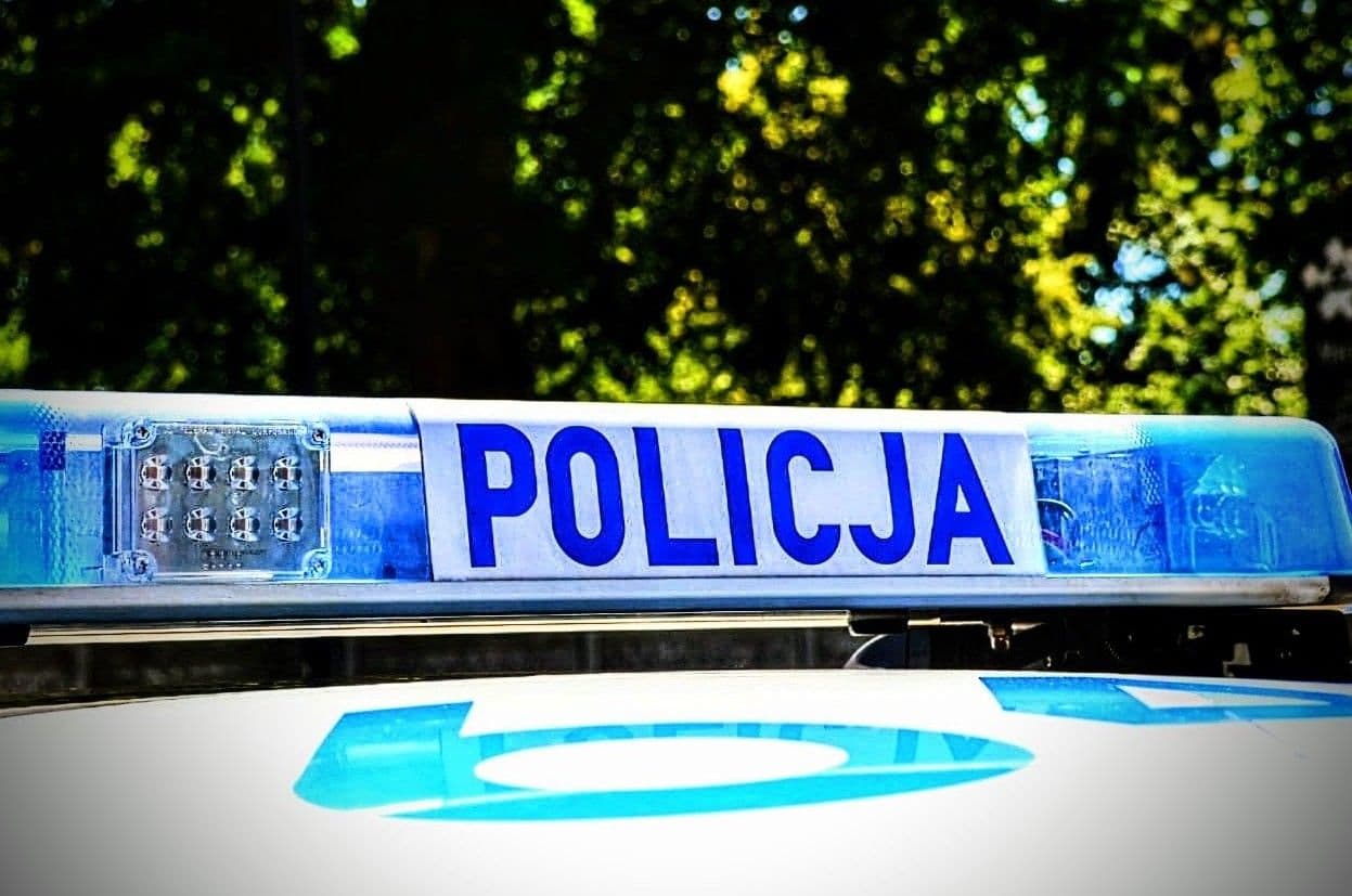 Niemowlę samo w aucie. Policję zaalarmowała przypadkowa kobieta