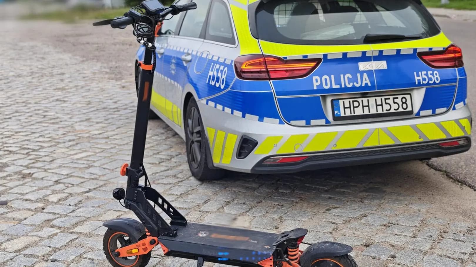Nietrzeźwa nastolatka przewoziła hulajnogą pasażerkę