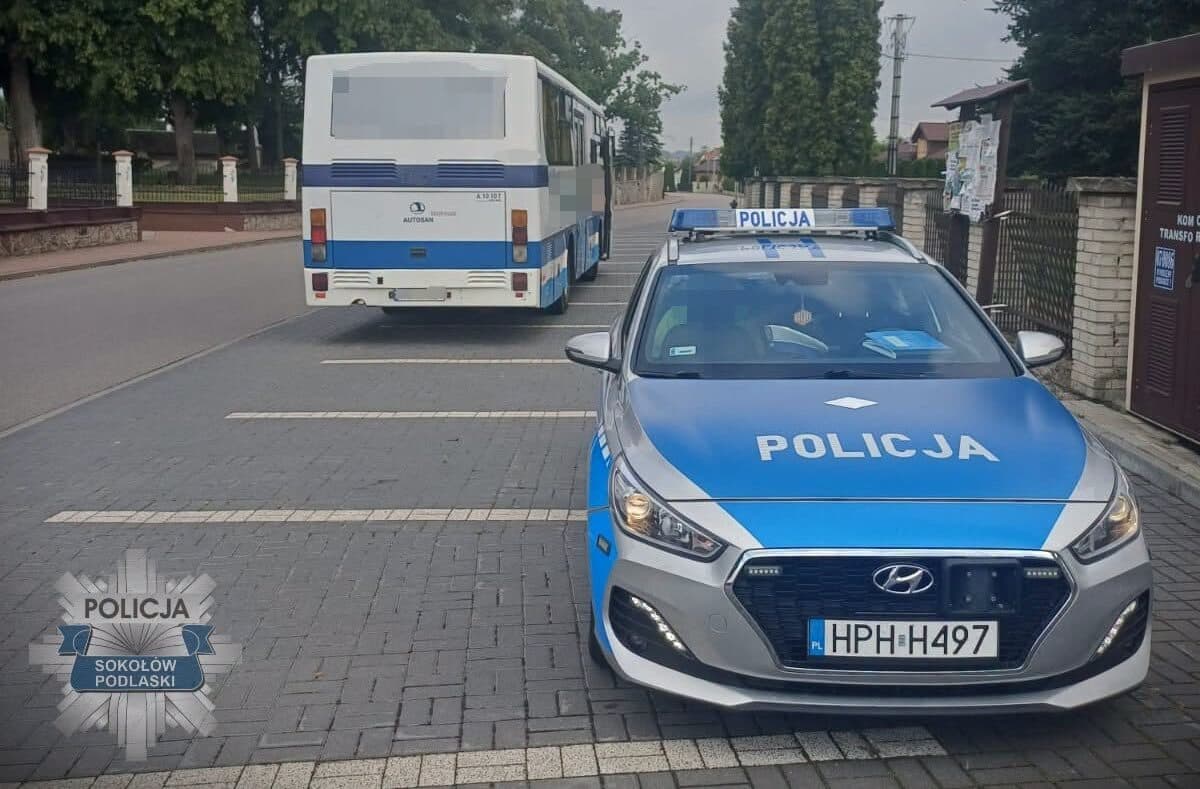 Nietrzeźwy kierowca autobusu zatrzymany o poranku. Wiózł pasażerów, miał prawie promil alkoholu