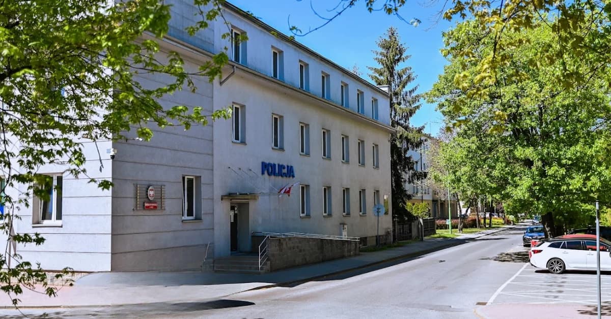 Nietrzeźwy przyjechał pod komendę i sam zgłosił się na policję