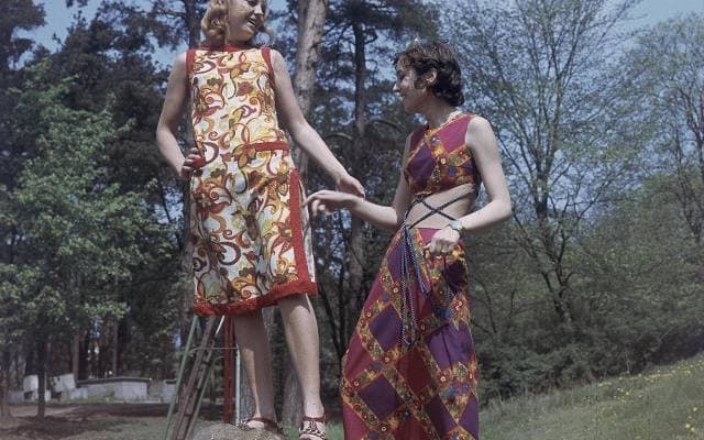 Niezwykła moda z czasów PRL. Takie niesamowite rzeczy nosiły dziewczyny! Moda wraca? Sprawdź!