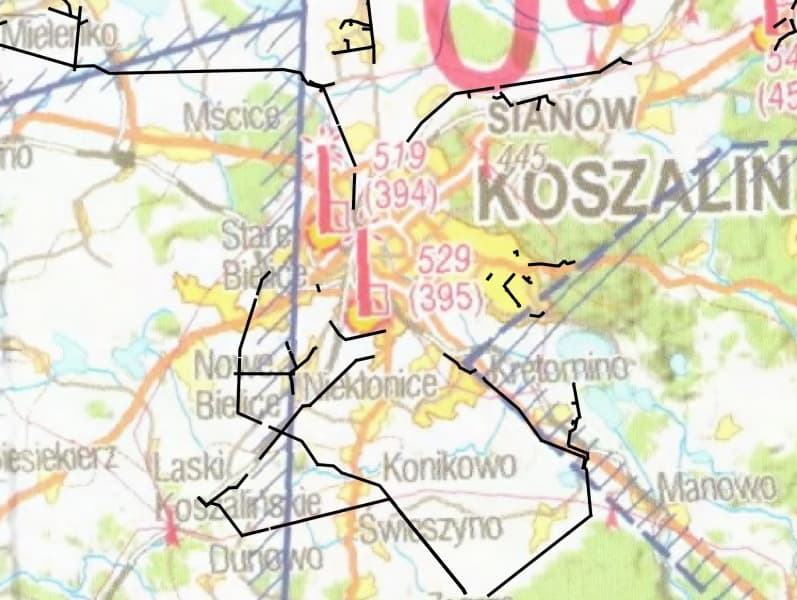 Niski przelot śmigłowca nad Koszalinem. Trwa inspekcja linii energetycznych