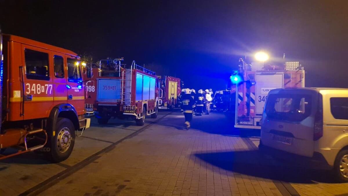 Nocny dramat na drodze. Dwie osoby trafiły do szpitala po zderzeniu autNocny dramat na drodze. Dwie osoby trafiły do szpitala po zderzeniu aut