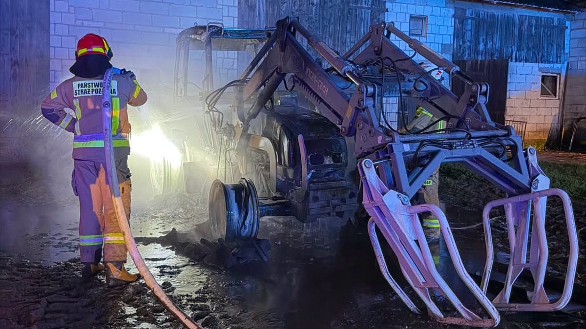 Nocny pożar ciągnika rolniczego w Szczepankowie