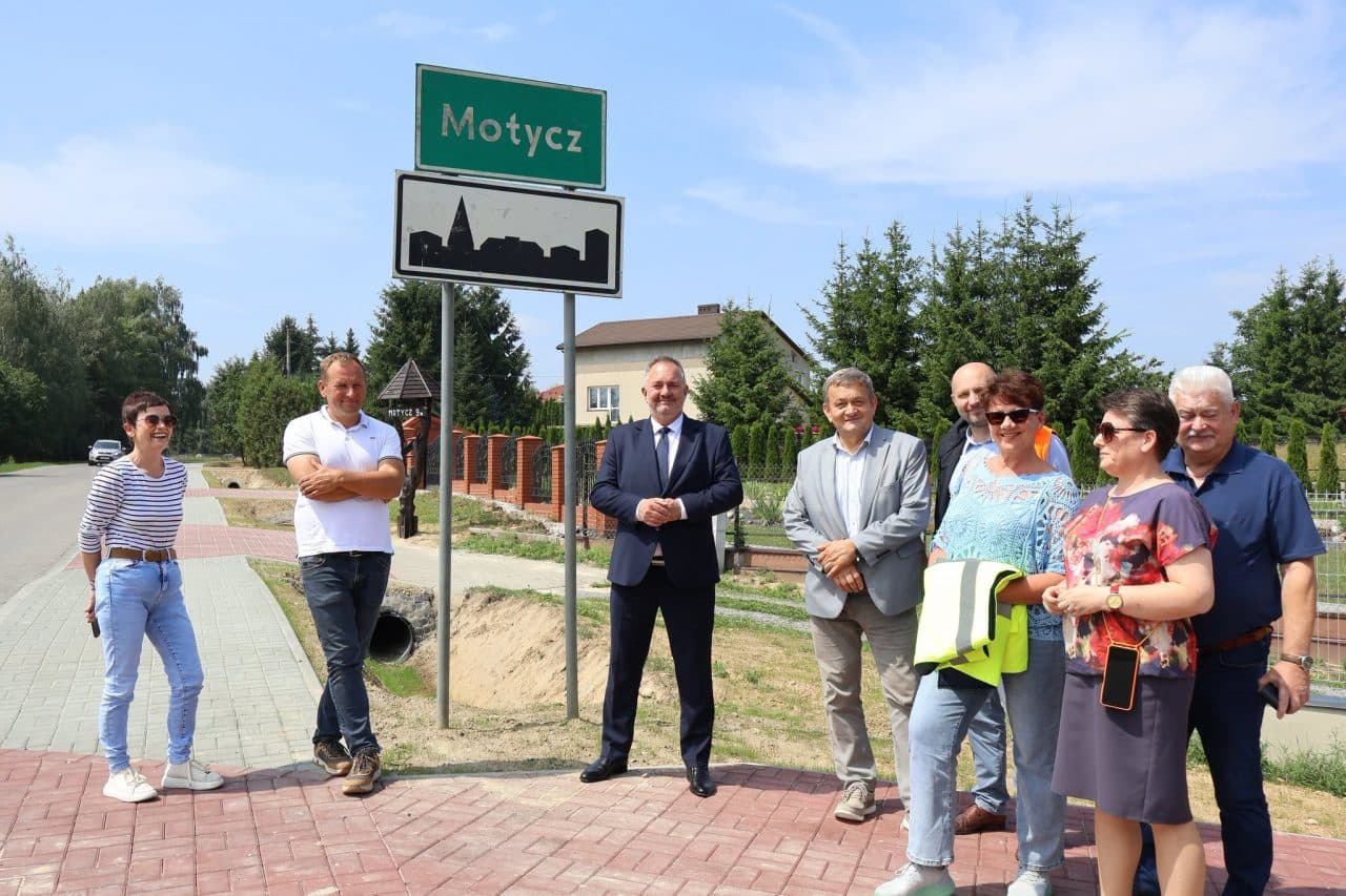 Nowa droga dla pieszych w Motyczu gotowa. Powiat zakończył inwestycję za blisko 229 tys. zł