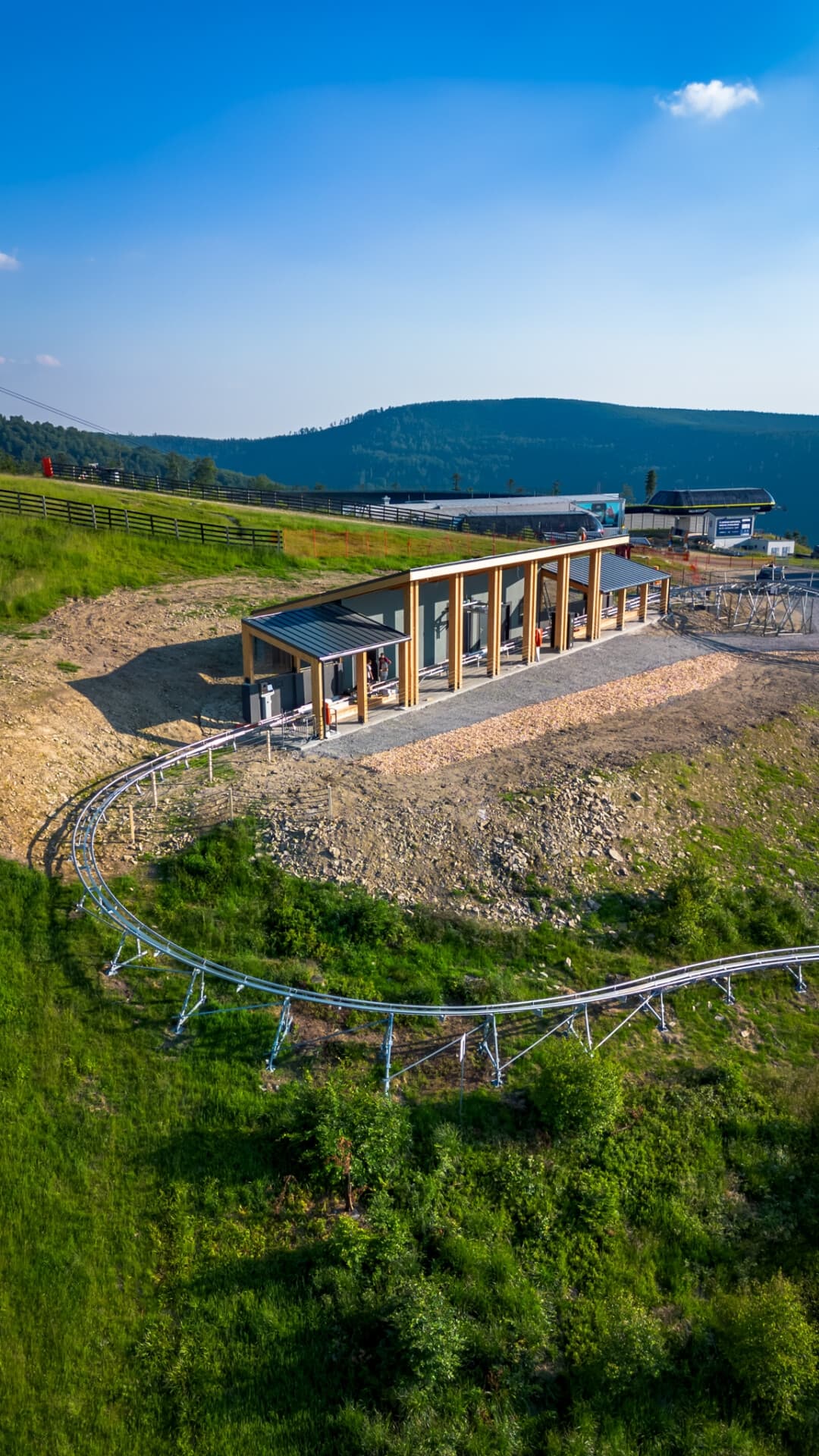Nowa królowa górskiej przygody w Szczyrku! Salamandra Alpine Coaster zaprasza na pierwsze zjazdy!