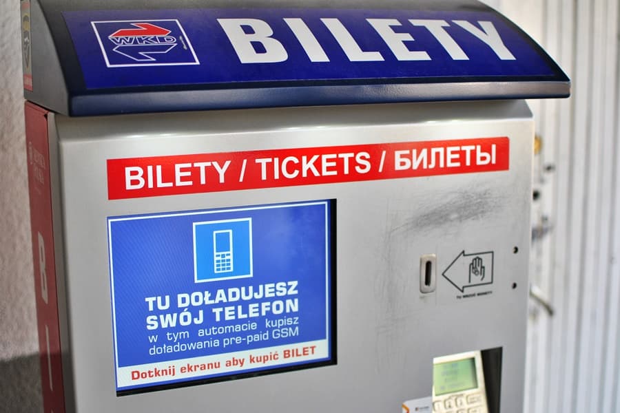 Nowe biletomaty na linii WKD! Sprawdź harmonogram wymiany i czasowe utrudnienia