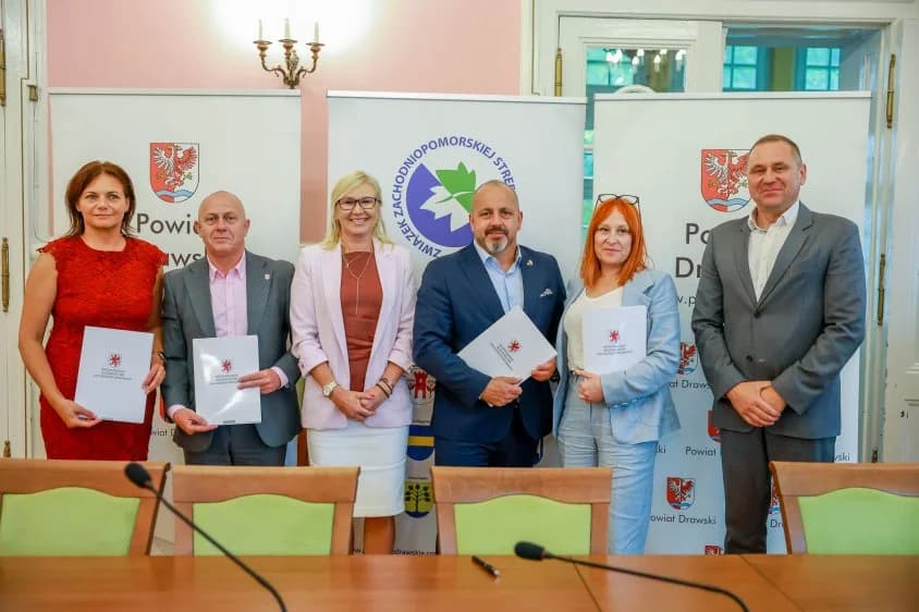 Nowe inwestycje drogowe i transportowe w powiecie drawskim. Podpisano umowy...