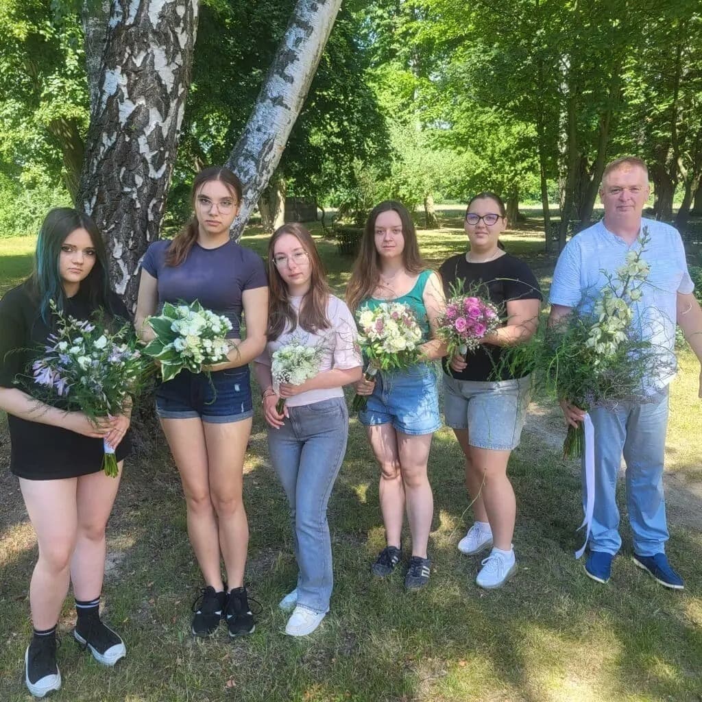 Nowe kwalifikacje uczniów ZSCKU w Czarnocinie dzięki kursowi florystyki