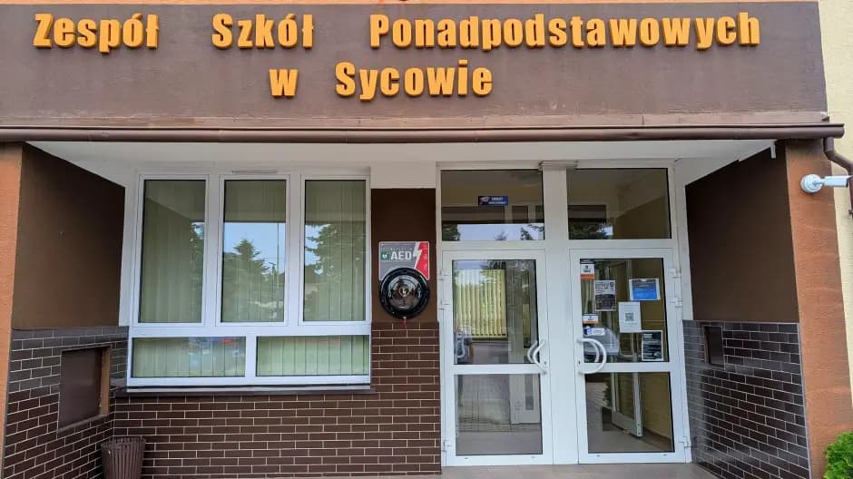 Nowe Nowy defibrylator AED w Sycowie. Urządzenie ratujące życie dostępne przez całą dobę