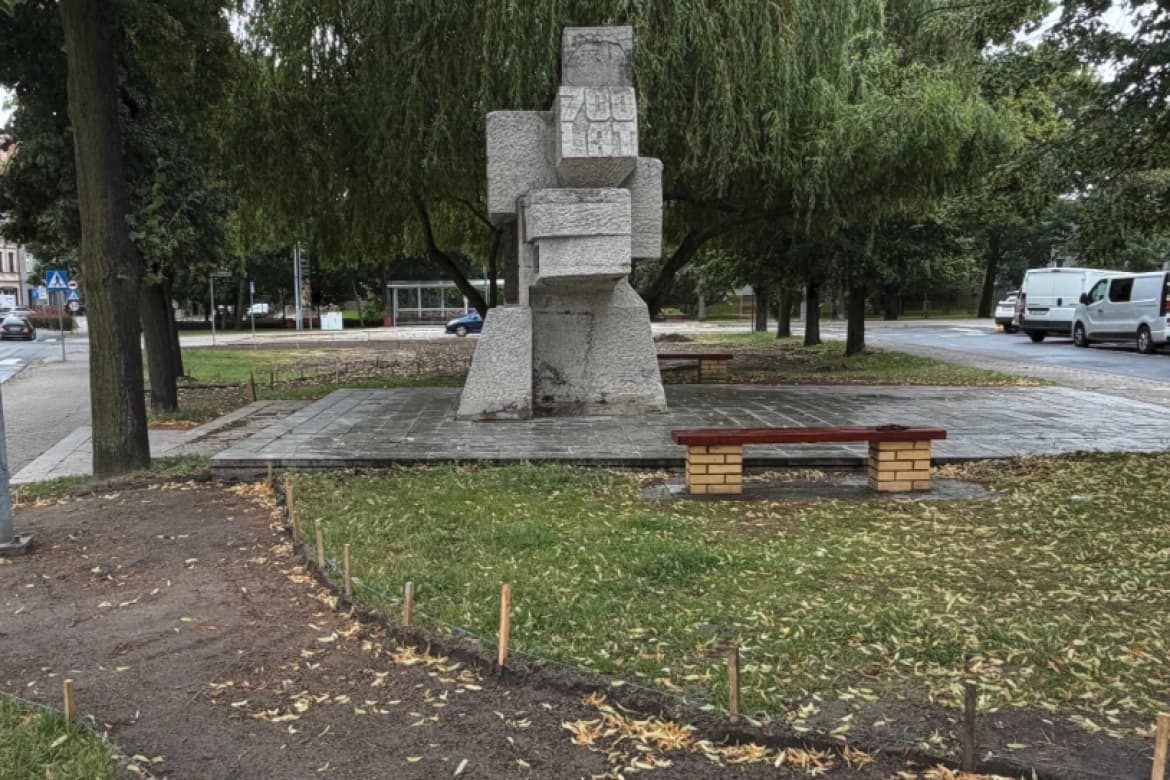 Nowe oblicze skweru przy pomniku 700-lecia