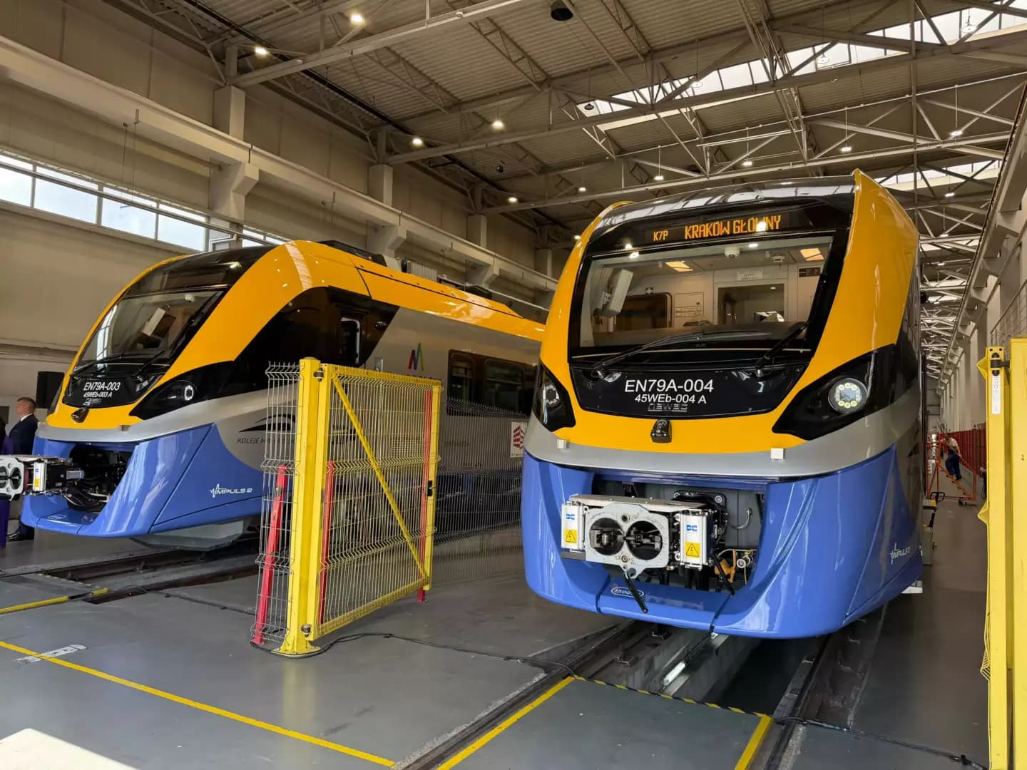 Nowe pociągi na trasach Małopolski. NEWAG zaprezentował kolejne składy