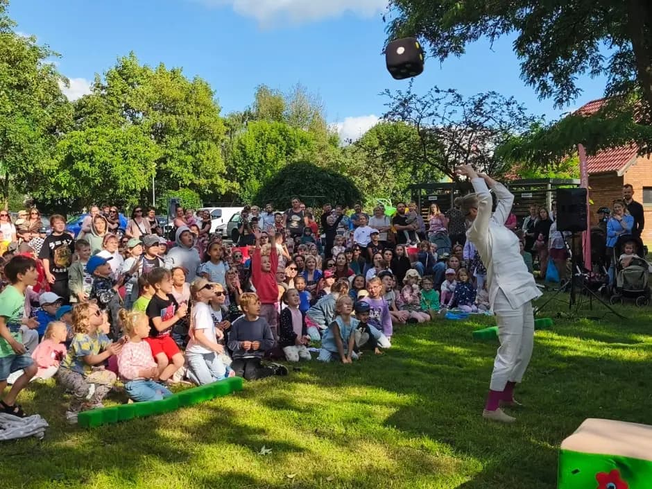 Nowe Wystartował XVIII Festiwal SKWERFEST! Tłumy na pierwszym spektaklu w Oleśnicy