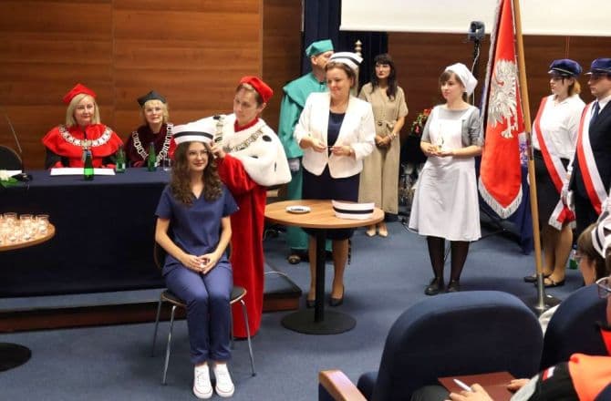 Nowi medycy ruszają w świat. Wyjątkowa uroczystość w gorzowskiej AJP