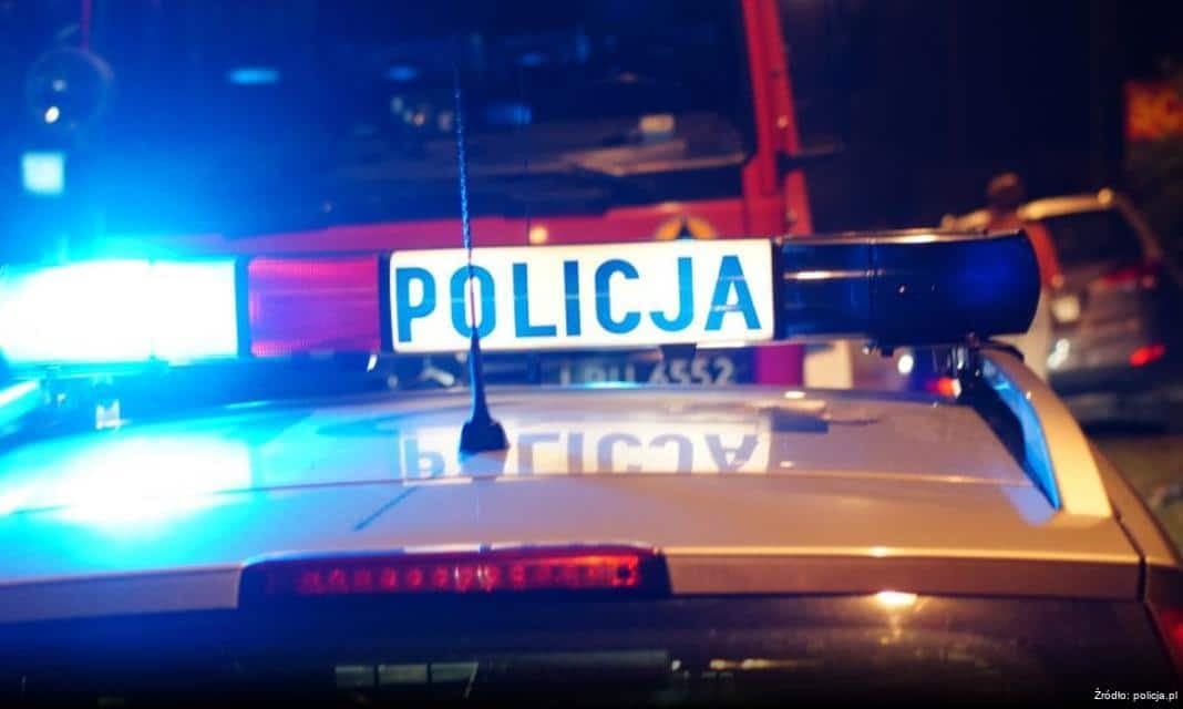 Nowi policjanci w Olsztynie składają ślubowanie i otrzymują wyróżnienia