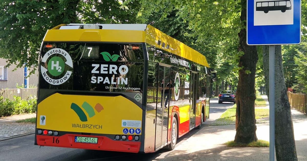 Nowoczesna, ekologiczna i dopasowana do potrzeb pasażerów – tak w skrócie można opisać nową linię autobusową nr 7, która...