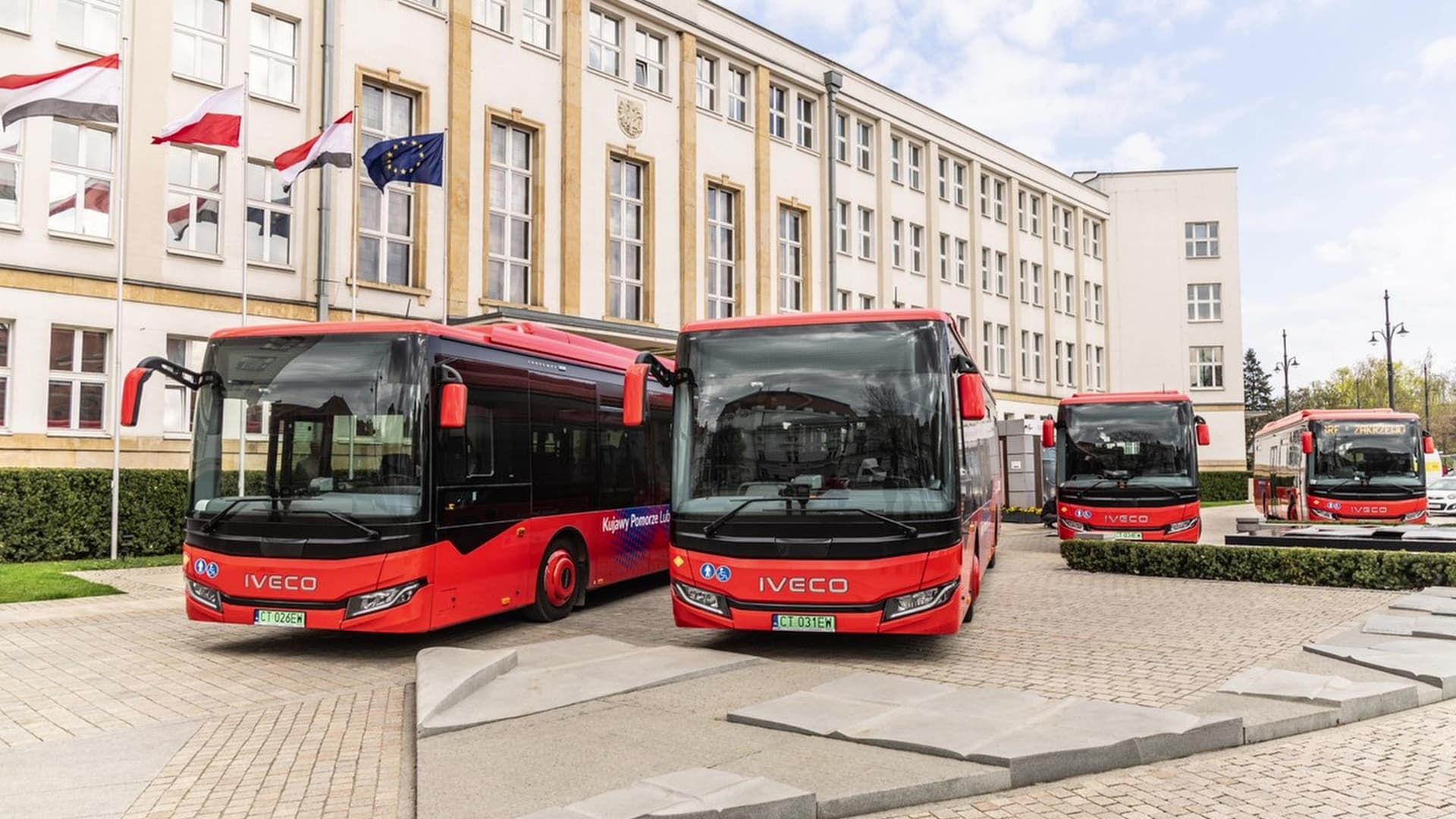 Nowoczesne autobusy już na drogach regionu