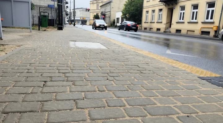 Nowy chodnik przy Wojska Polskiego łączy dwie ważne ulice