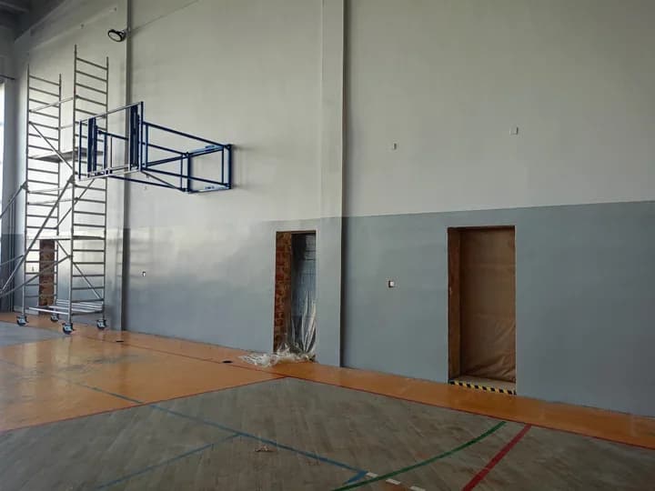 Nowy parkiet i cyfrowa tablica. Sala sportowa przechodzi remont
