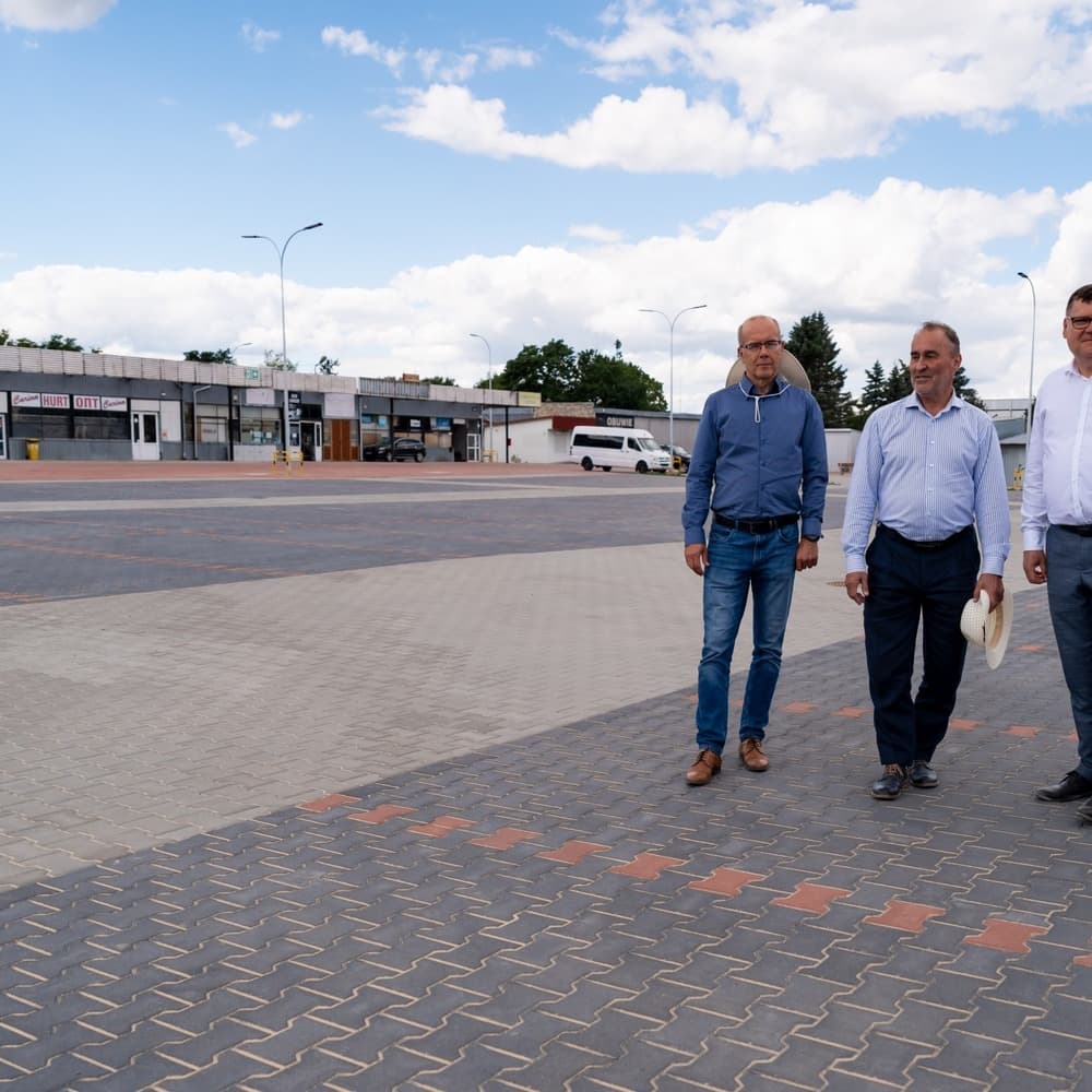 Nowy parking na targowisku miejskim