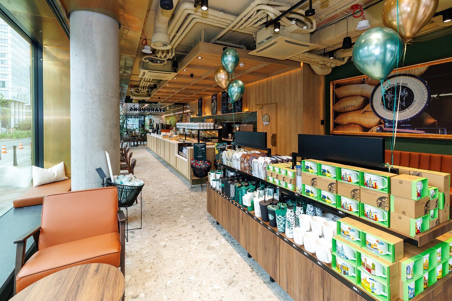 Nowy Starbucks na mapie Warszawy. Kawiarnia już działa w Browarach Warszawskich