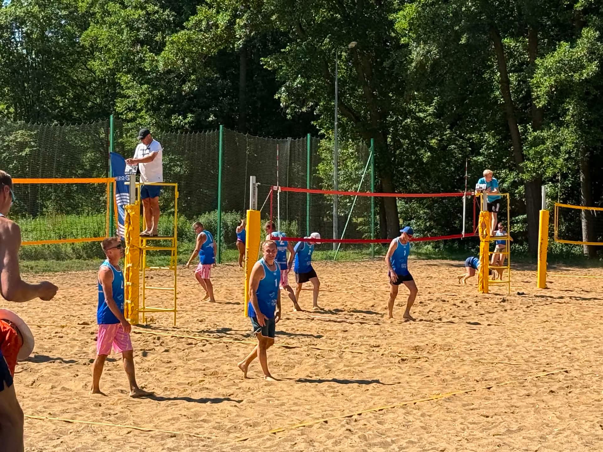 NOWY TOMYŚL: Trwa walka o Puchar Burmistrza! Ruszył Turniej Masters w Siatkówce Plażowej