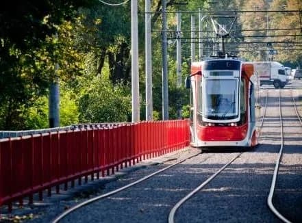 O 6 lipca nie będą jeździć tramwaje. Będzie też zamknięty przejazd kolejowy przy Kiedrzyńskiej