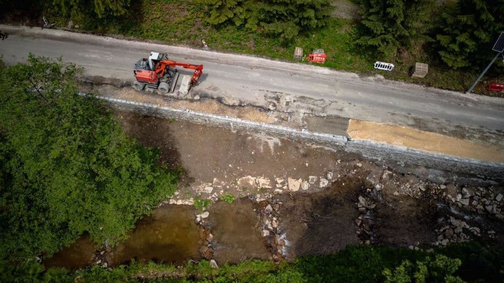 Odbudowa po powodzi z „plusem” w Starej Morawie i Kletnie