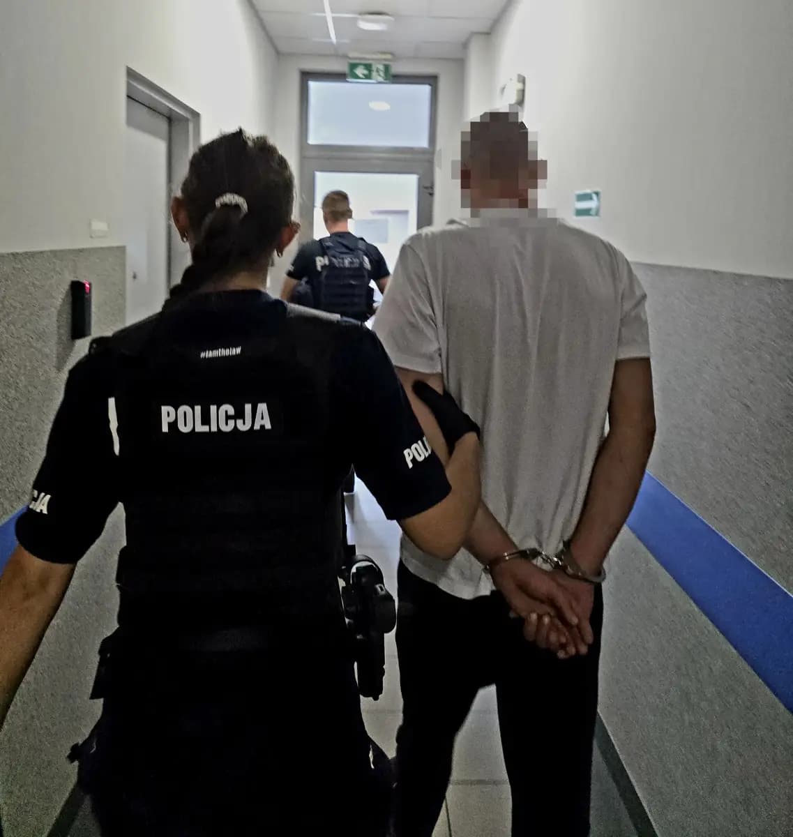 Oławscy policjanci zatrzymali 26-latka, który odjechał skradzionym Jeepem