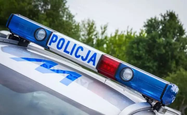 Osiem rozbitych aut na osiedlu Piasta. Dwaj 18-latkowie nagrywali wandalizm
