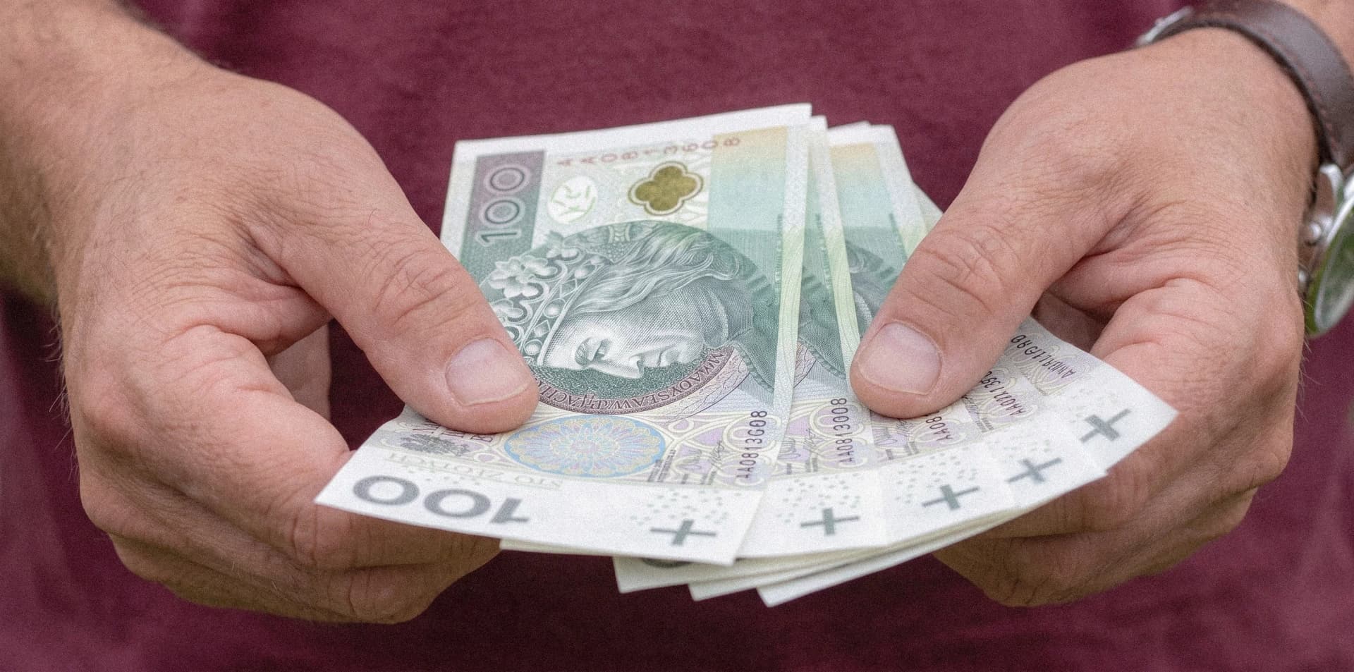 Ostateczny termin mija 25 lipca. Po tej dacie urzędnicy mogą zająć pensje i emerytury