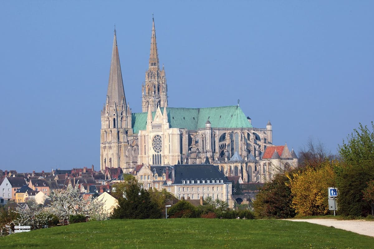Ostatnia misja pułkownika. Niezwykła historia ocalenia katedry w Chartres