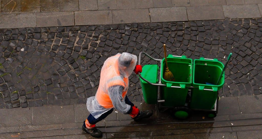 OstrołękaKara ograniczenia wolności w praktyce. Skazani porządkowali Ostrołękę 0