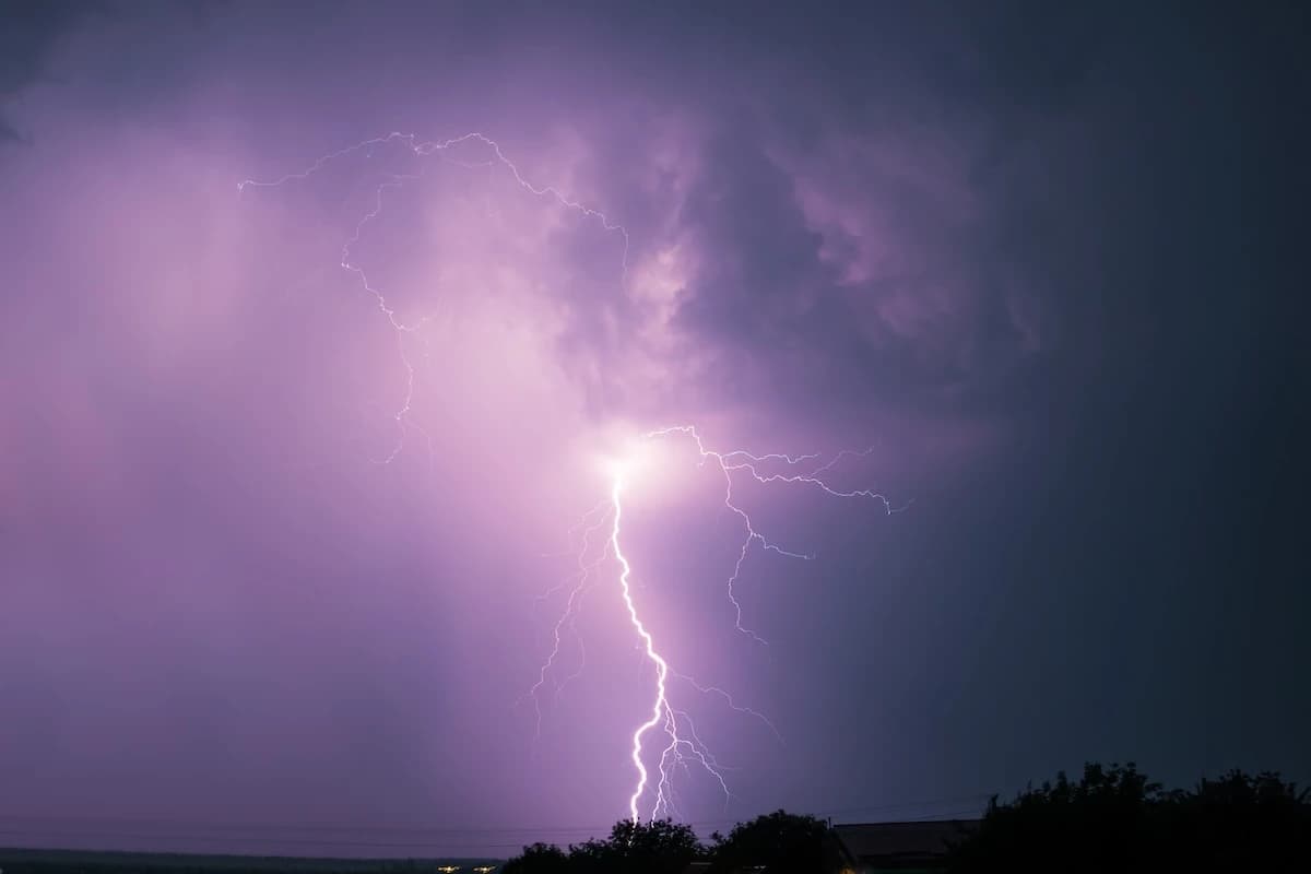 Ostrzeżenie drugiego stopnia dla regionu. Noc i poranek mogą być niebezpieczne