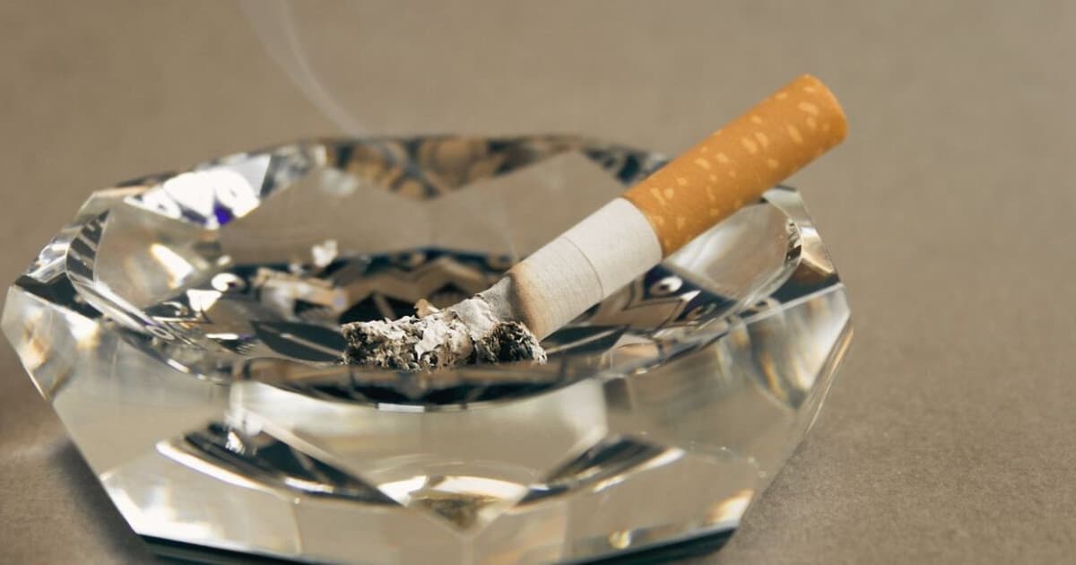 Palenie przestaje być modne. Znikają sklepy z tytoniem Udostępnij