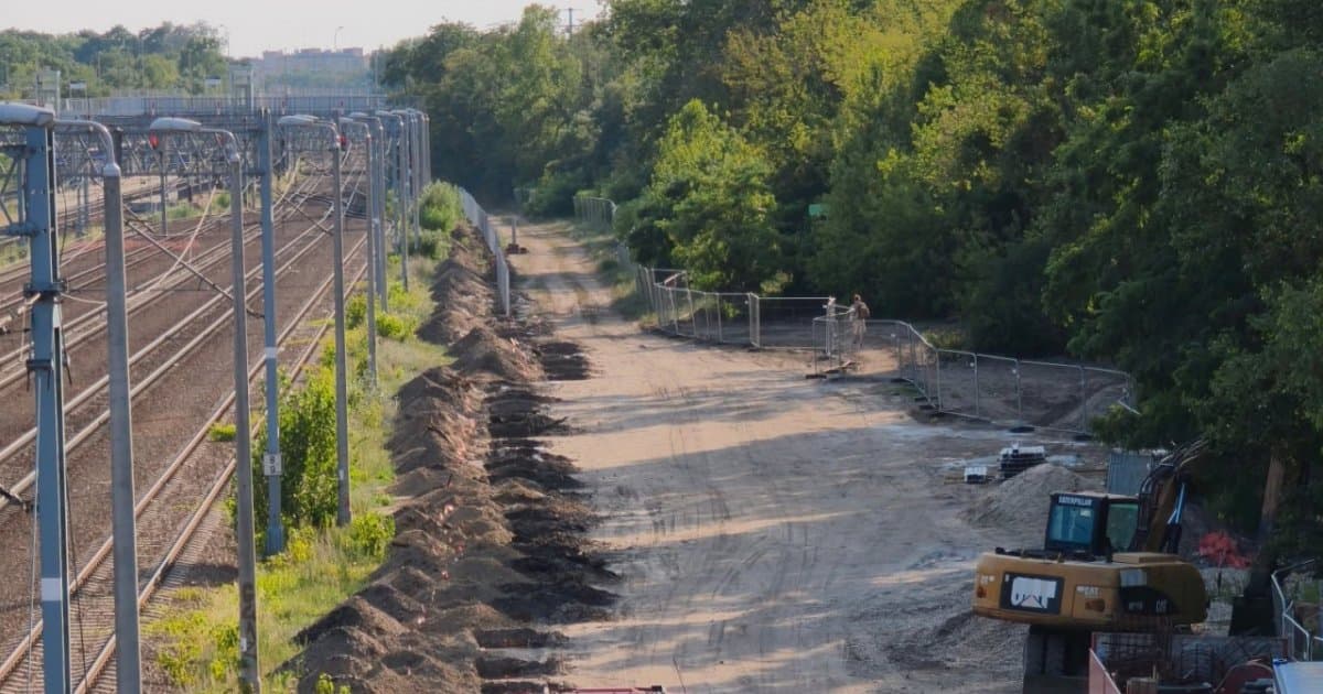 Park linearny wzdłuż torów między Powązkowską a al. Jana Pawła II? Są pierwsze rozmowy